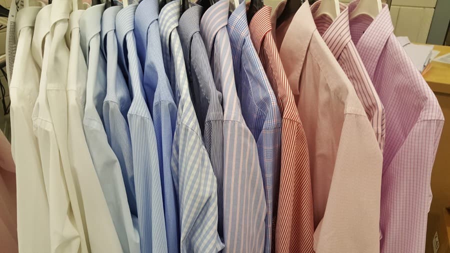Verzorgde, schone kleding gecontroleerd op kwaliteit