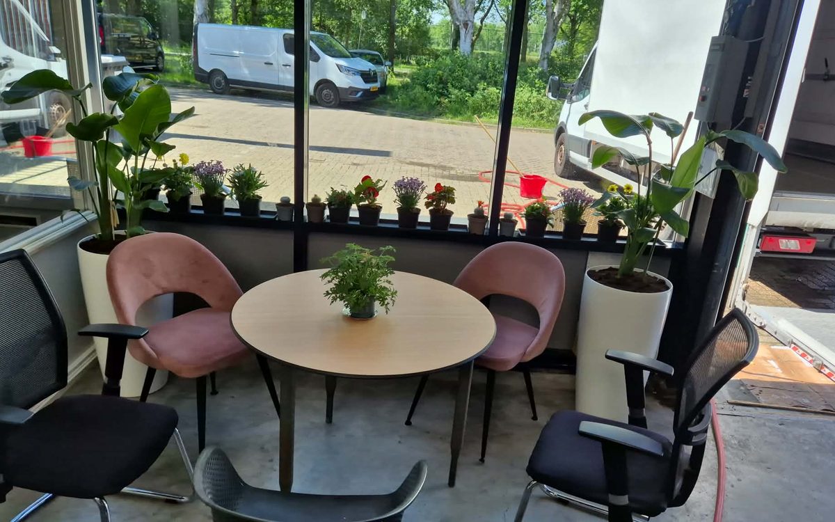 Het zithoekje bij onze wasserij in Zeist